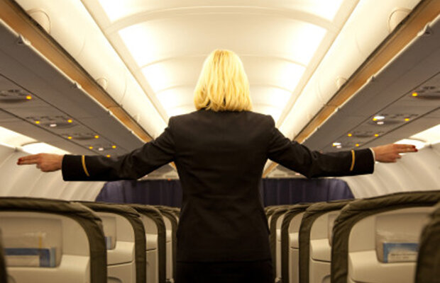 VIDEO Asta nu știai! Ce mesaje secrete își transmit stewardesele atunci când comunică în timpul zborului prin semne