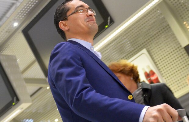 EXCLUSIV FOTO Noi dezvăluiri despre finanțele de la FRF » Burleanu, salarii mărite și investiţii diminuate! 