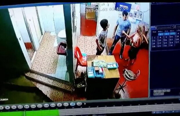 VIDEO A mers la toaletă şi a refuzat să-i plătească unui copil care încasa taxa. Ce a urmat întrece imaginaţia!