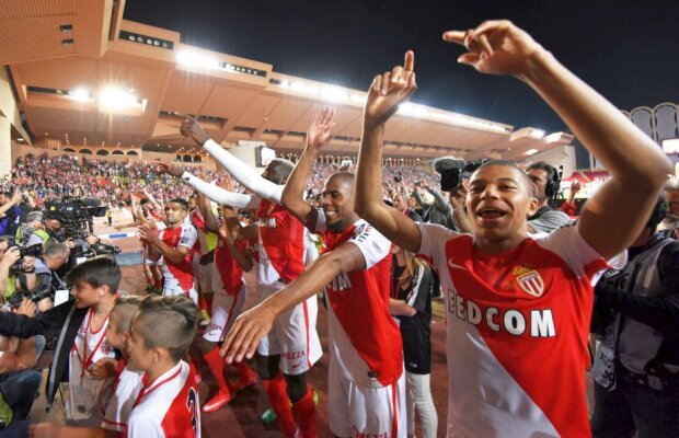 Cine mai face așa ceva? De ce n-a folosit Mbappe telefonul mobil la sărbătorirea titlului cu Monaco