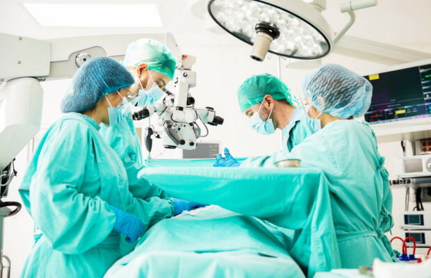 O femeie s-a trezit în timpul unei operaţii! Ce a urmat este absolut şocant