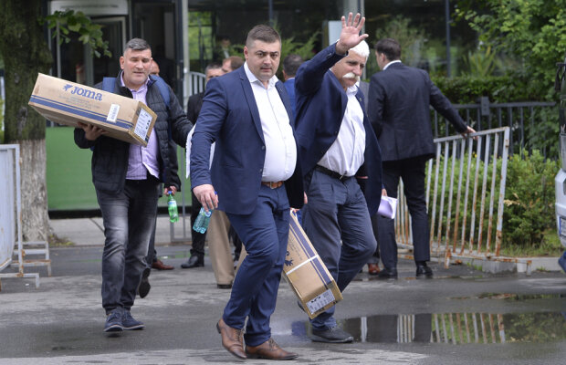 Hai noroc! Ce ”atenții” au primit membrii votanți de la Adunarea Generală a FRF