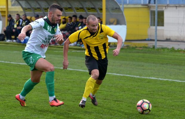 Situație incredibilă în care a ajuns un club din România! Suporterii au plătit jucătorii ca să vină de acasă să joace