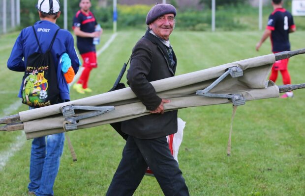 VIDEO Singurul Steaua – Dinamo rămas în România » Gazeta a asistat la un meci epic din Liga 4: cum se simte cea mai mare rivalitate a ţării în ”liga tractoriştilor”