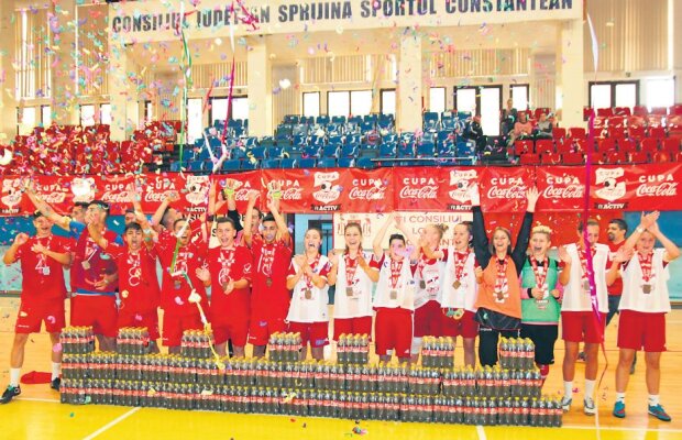 Craiova, dublu Maxima » Fetele de la Liceul Tehnologic Auto şi băieţii de la Colegiul Tehnic Energetic s-au calificat în finala Cupei Coca-Cola