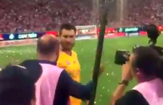 VIDEO + FOTO Un internațional francez a făcut scandal după ce a pierdut finala! A lovit un reporter și s-a certat cu președintele Ligii