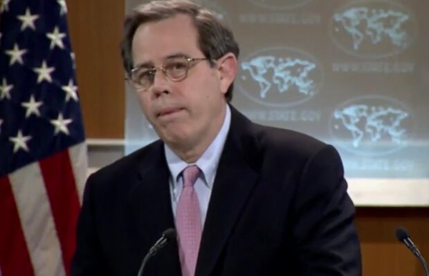 VIDEO Lecție pentru politicienii români :) Cum a reacționat un oficial american la o întrebare dificilă