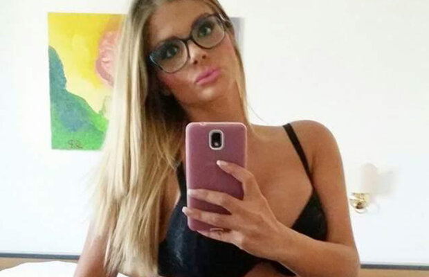 FOTO Își mărește sânii pentru a scăpa de sărăcie: gest disperat al unui fotomodel celebru