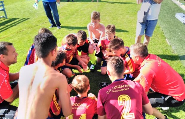 FOTO "Barça" de Cluj merge la New York » Luceafărul a câștigat Cupa Hagi-Danone și a fost premiată de fiul "Regelui"