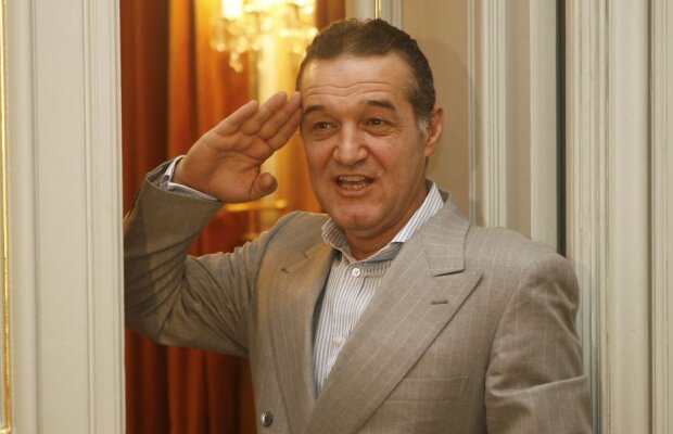 OFICIAL O mutare mult așteptată s-a concretizat astăzi! Prima imagine cu jucătorul în tricoul roș-albastru