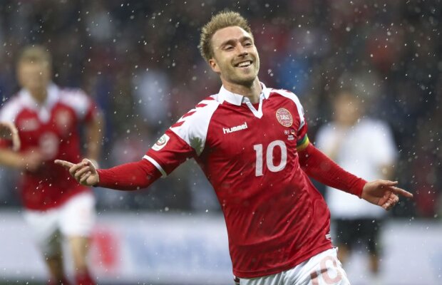 Danezii joacă în tricouri speciale, dedicate triumfului vikingilor din urmă cu 25 de ani: Euro 1992!