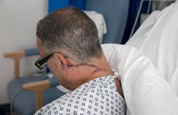 Un ultras al lui Millwall s-a luptat singur cu jihadiștii » Are 8 tăieturi pe cap, gât, brațe și abdomen!