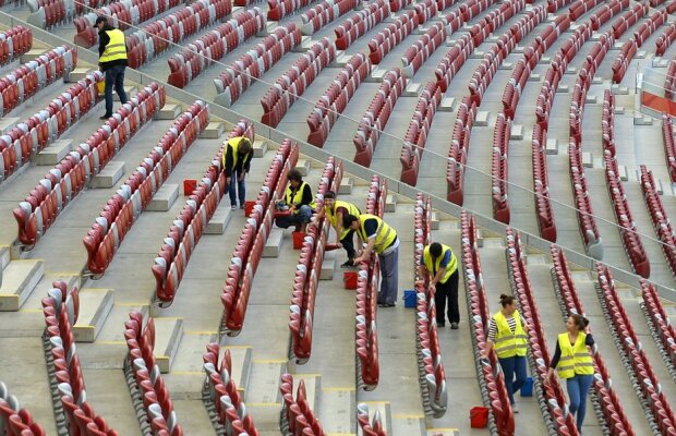 FOTO Diferență uluitoare » Ce s-a întâmplat pe stadionul din Varșovia înainte de duelul Poloniei cu România