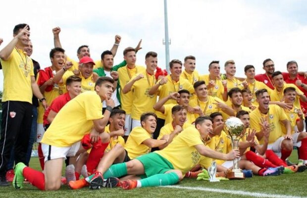 "Câinii" au mușcat din nou letal » Juniorii dinamoviști au mai câștigat două trofee 