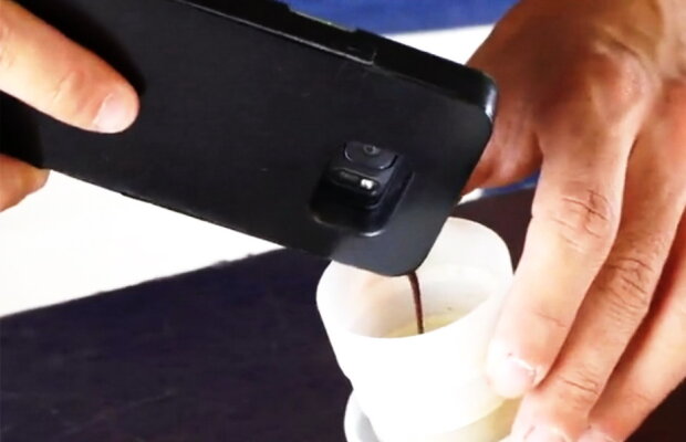 VIDEO & FOTO Mokase, telefonul care te servește cu cafea oricând și oriunde
