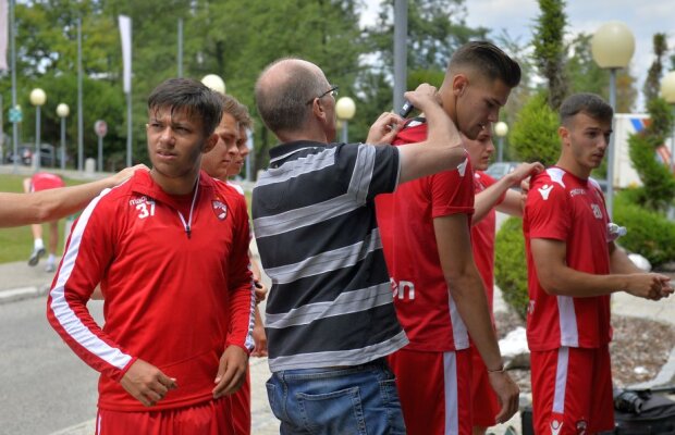 VIDEO+FOTO Corespondență din Slovenia » Primele probleme cu aparatura de ultimă generație a dinamoviștilor! + Cum s-a prezentat Contra la antrenament