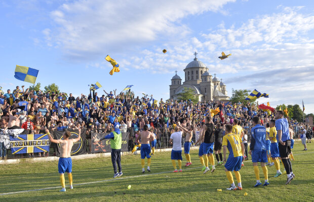 FOTO Frumusețea fotbalului mic » Petrolul, U Cluj și Farul dau culoare fotbalului în ligile inferioare: și-au asigurat promovarea în Liga a treia 