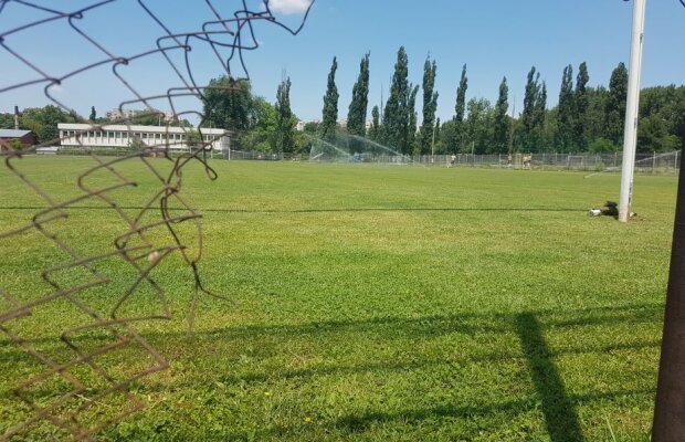 FOTO EXCLUSIV Pregătiri pentru Liga a 4-a! CSA Steaua pune la punct stadionul pe care urmează să joace