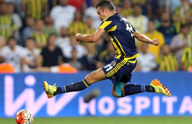 Coleg cu Van Persie? Două cluburi importante din Europa vor să cumpere un fotbalist de la Viitorul!