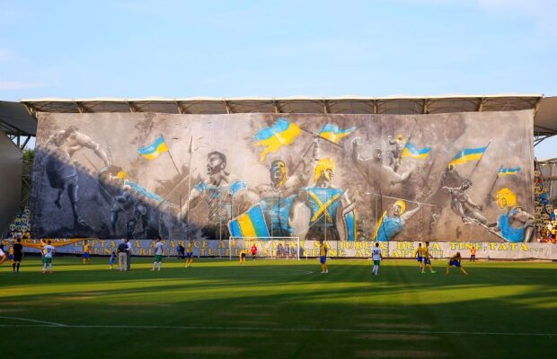 VIDEO+FOTO Imagini ULUITOARE din Liga a 4-a: peste 13.000 de oameni și coregrafii 3D spectaculoase la meciul care a adus promovarea Petrolului în Liga a 3-a 