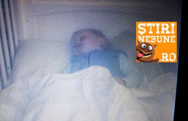 VIDEO & FOTO O mamă s-a uitat pe camera de filmat din camera copilului și a avut un șoc. Uite ce a văzut lângă bebeluş