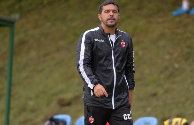 VIDEO Întâlnire amicală în cantonamentul din Slovenia » Cum s-au tachinat Contra și Iuliu Mureșan: "Așa e când ai cașcaval"