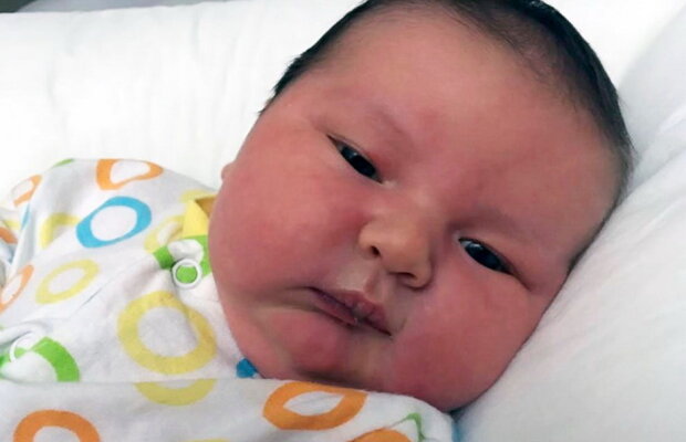 VIDEO & FOTO Faceți cunoștință cu Colin, unul dintre cei mai mari bebeluși din lume