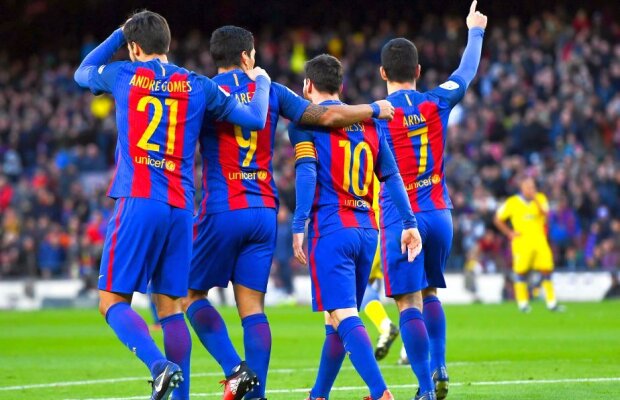 FOTO Budescu și Alibec sunt mici copii » Un fotbalist de 35 de milioane de euro al Barcelonei a șocat pe plajă cu kilogramele în plus