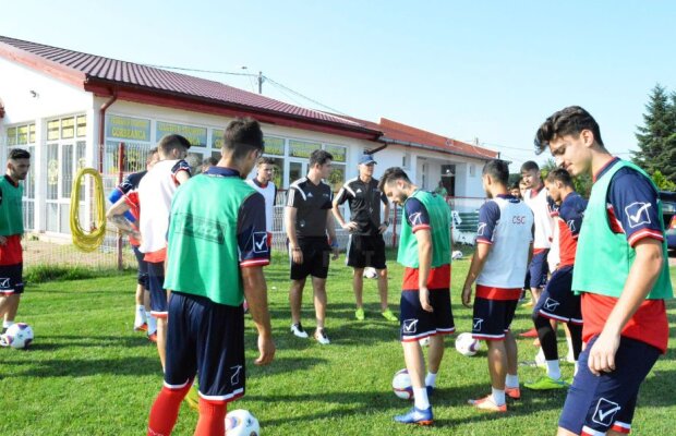 VIDEO + FOTO O zi în cantonamentul naționalei fără contract » Imagini de la antrenamente, ședințe tehnice și recuperare! Cum se pregătesc fotbaliștii care își caută echipă 