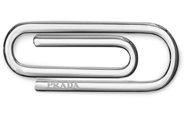 Tu ai cumpăra aşa ceva? O agrafă de birou costă 150 de dolari!