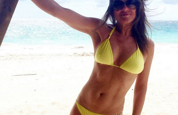 FOTO Are peste 50 de ani dar arată incredibil în costum de baie!