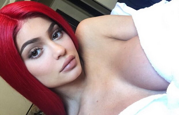 FOTO Kylie Jenner și-a mărit din nou sânii! Uite cât de mari pot fi!