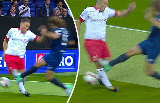 Carles Puyol, fault foarte dur asupra lui Phil Neville » Reacția lui Carragher: "Daaa, îmi place asta!"