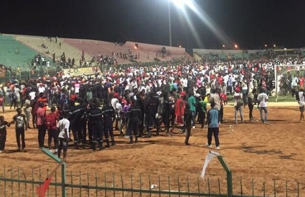 Dezastru! 8 morți și 60 de răniți la un meci de fotbal! Un zid s-a prăbușit peste spectatori la finala Cupei Ligii!