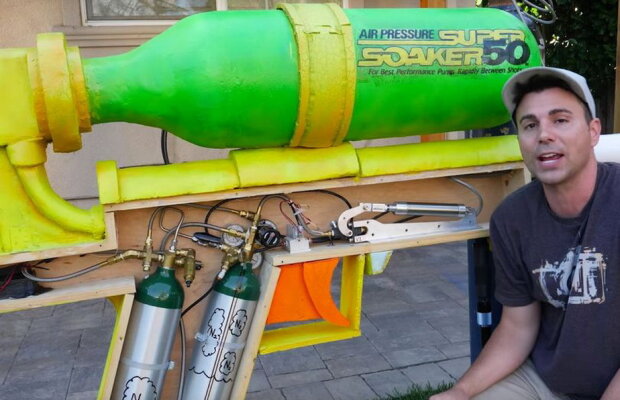 VIDEO A fost construit cel mai mare pistol de apă din lume. E incredibil ce poate să facă!