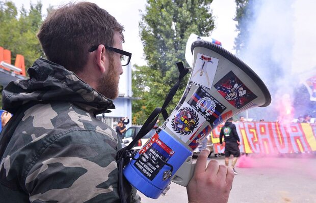 LPF, trasă la răspundere de suporterii CSA Steaua » Derapajele invocate de fanii stelişti