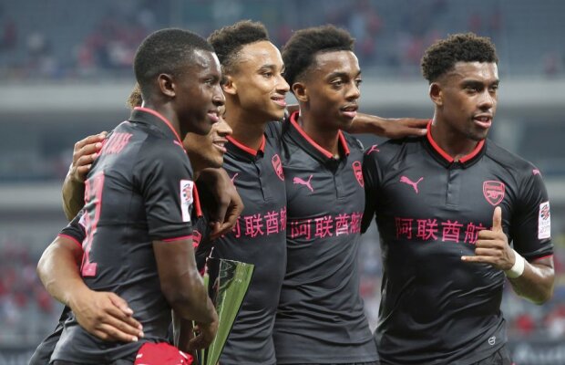 Probleme pentru jucătorii lui Arsenal » Au avut de suferit din cauza unui virus: Giroud și Mertesacker nici n-au putut ieși din hotel