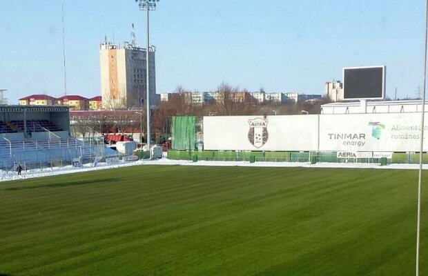 FOTO Imagini nemaiîntâlnite în Liga 1 » Comentatorii TV, șocați de ceea ce au găsit în cabină