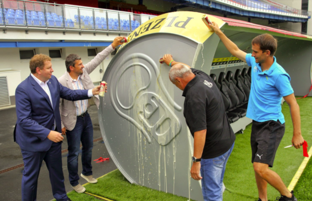 FOTO Corespondență GSP din Plzen » Stau în doze de bere :) Viktoria Plzen știe să-și promoveze sponsorul » Comparație între Arena Națională și stadionul cehilor