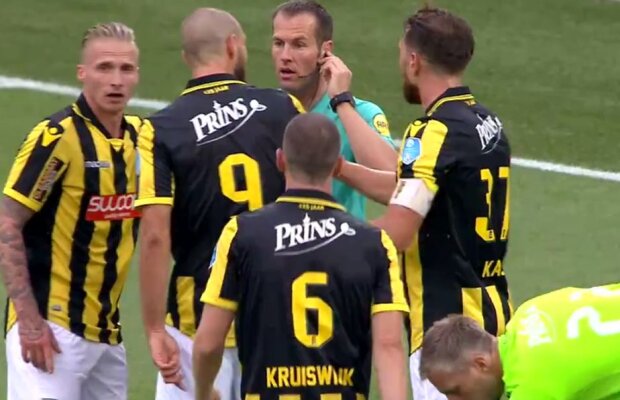 VIDEO Fază controversată în Olanda » Scandal după o faza decisă de arbitrajul video