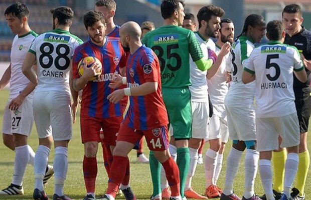 VIDEO Accidentare horror pentru Latovlevici! Fundașul român s-a ciocnit violent de un adversar » Torje a dat primul gol