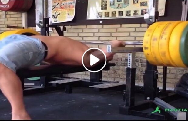 Un VIDEO înfiorător! Om versus greutăți: accidente teribile la sală 