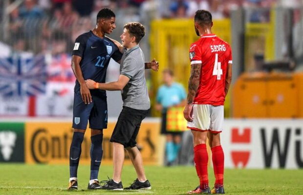 S-a ținut de cuvânt » A primit 400 de tweet-uri și a intrat pe teren!