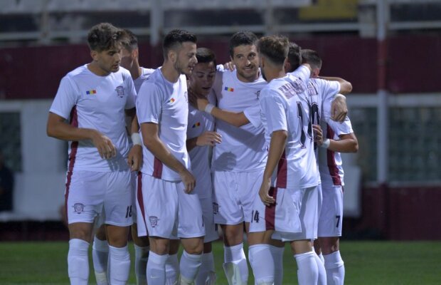 Sponsor în Liga 4 » Rapid evoluează cu numele unei case de pariuri pe tricouri