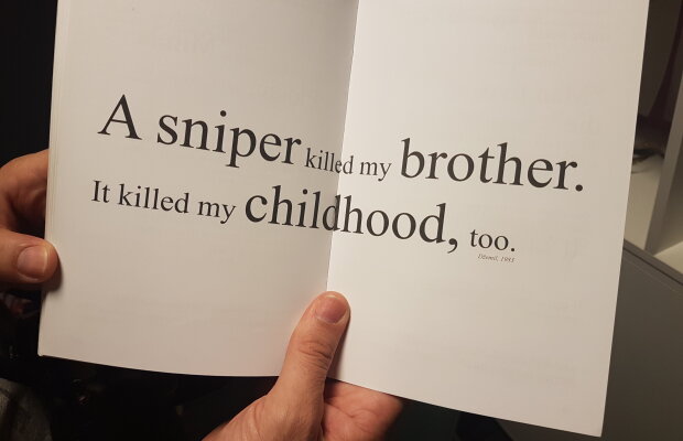 REPORTAJ "Aveți în față ultima scrisoare a mamei. Neterminată. Bombardament". Gimnaste, șahiști sau balerini, amintiri crunte în muzeului copilăriei în război din Sarajevo