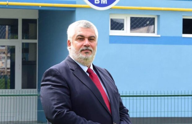 Mesaj ȘOCANT la început de an școlar din partea unui deputat și președinte de club: "Pune-ți mâna pe carte și nu fumați în budă!"