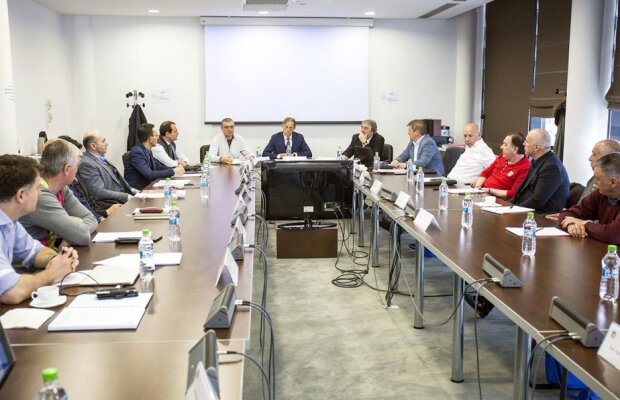 Membrii Generației de Aur pregătesc curățenia la FRF: "Acolo trebuie umblat" » Cum trebuie să fie noul selecționer