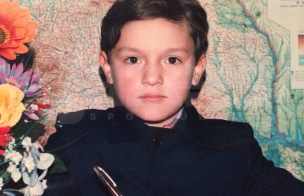 Perle din arhiva foto GSP » Micul "Bombardier" în prima zi de şcoală. Pariu că nu îl recunoşti?