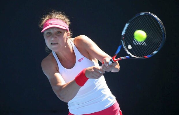 VIDEO Probleme grave pentru Patricia Țig » I s-a făcut rău în timpul meciului și a abandonat! A avut nevoie de ajutor să iasă de pe teren