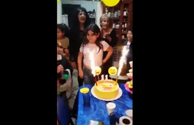 VIDEO Imagini șocante! O fetiță a luat foc de ziua ei!